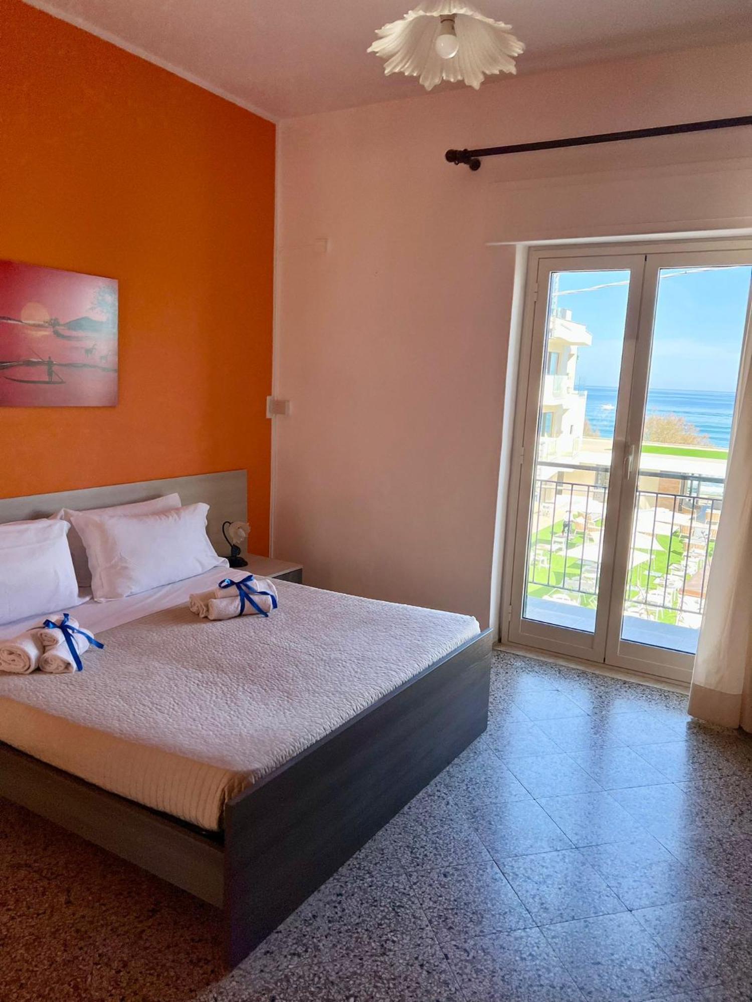Casa Scirocco Apartment Чефалу Екстериор снимка