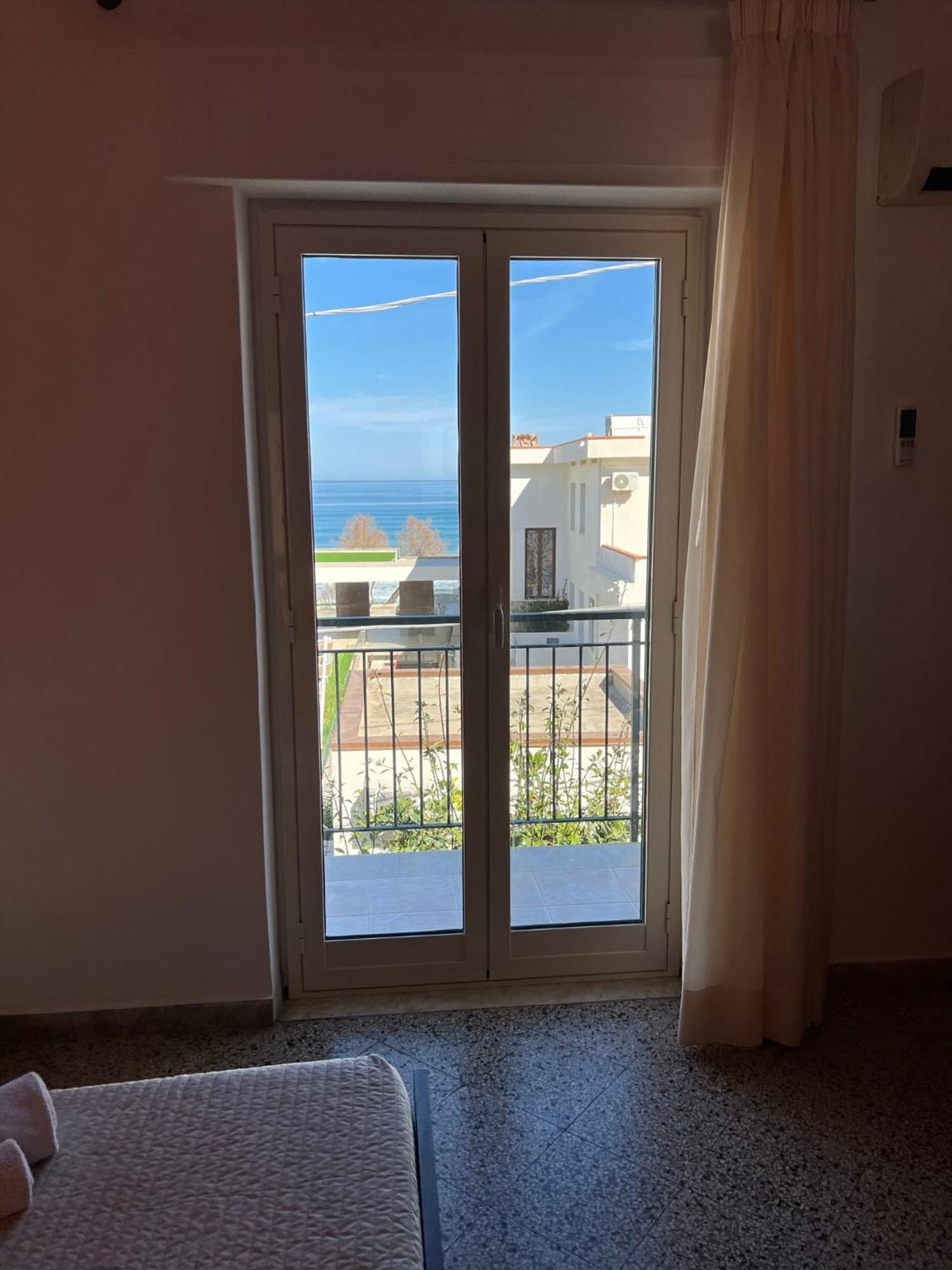 Casa Scirocco Apartment Чефалу Екстериор снимка